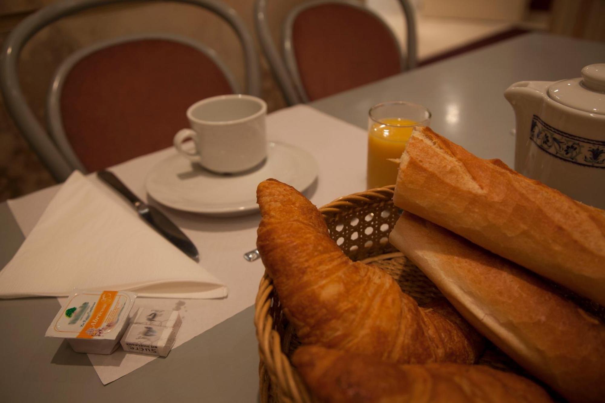 Hotel Des Pyrenees - Entre Bastille Et Nation Paris Eksteriør billede