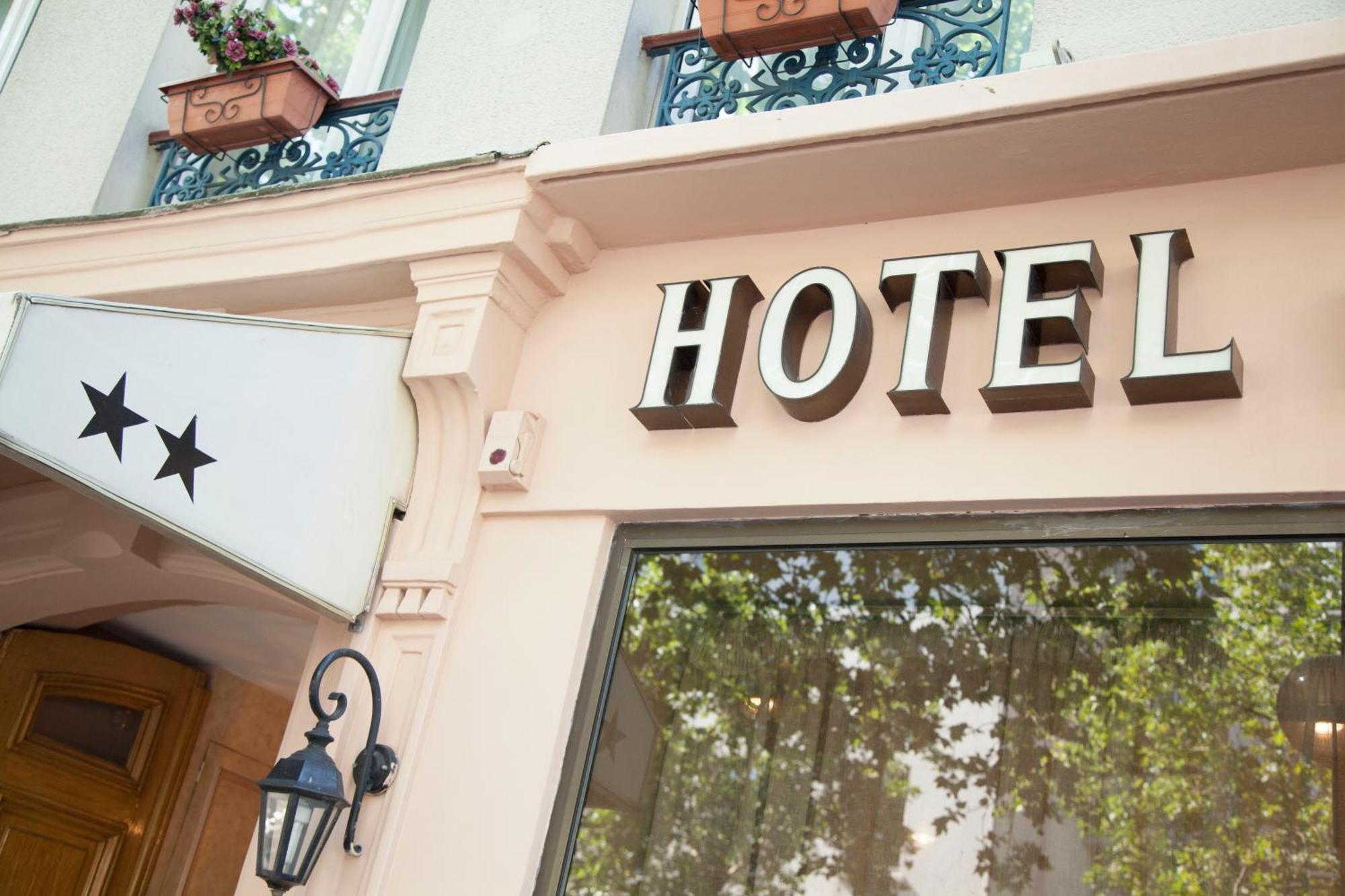 Hotel Des Pyrenees - Entre Bastille Et Nation Paris Eksteriør billede