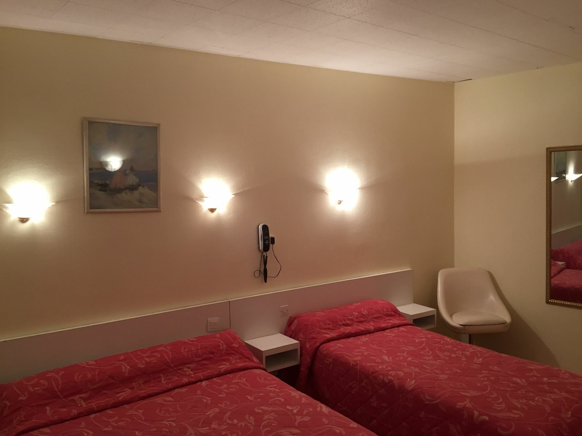 Hotel Des Pyrenees - Entre Bastille Et Nation Paris Eksteriør billede