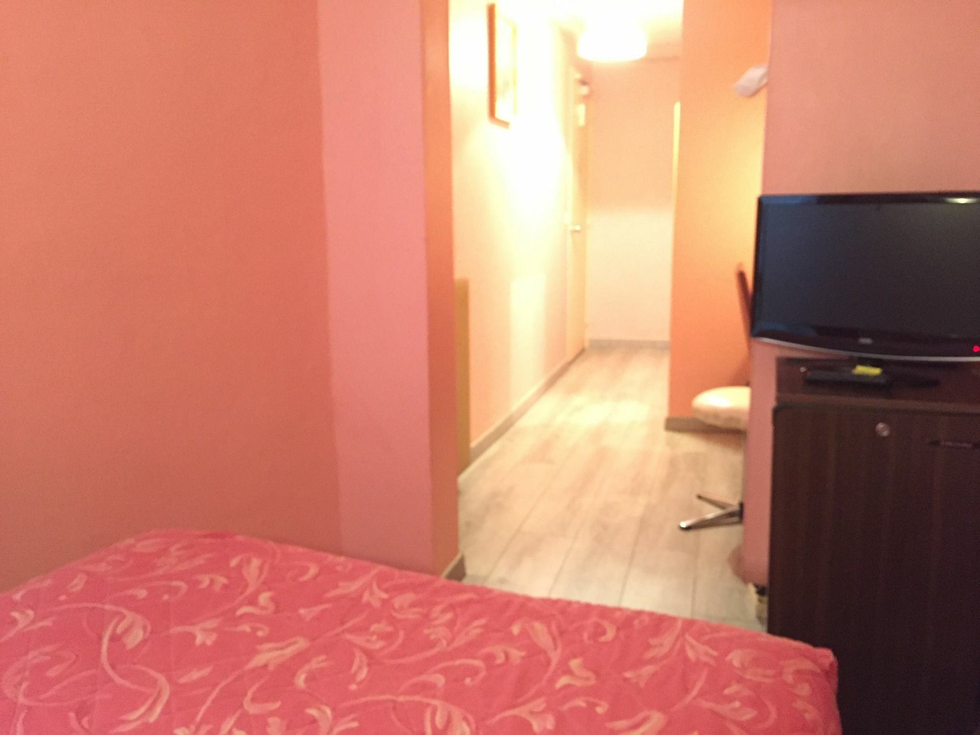 Hotel Des Pyrenees - Entre Bastille Et Nation Paris Eksteriør billede