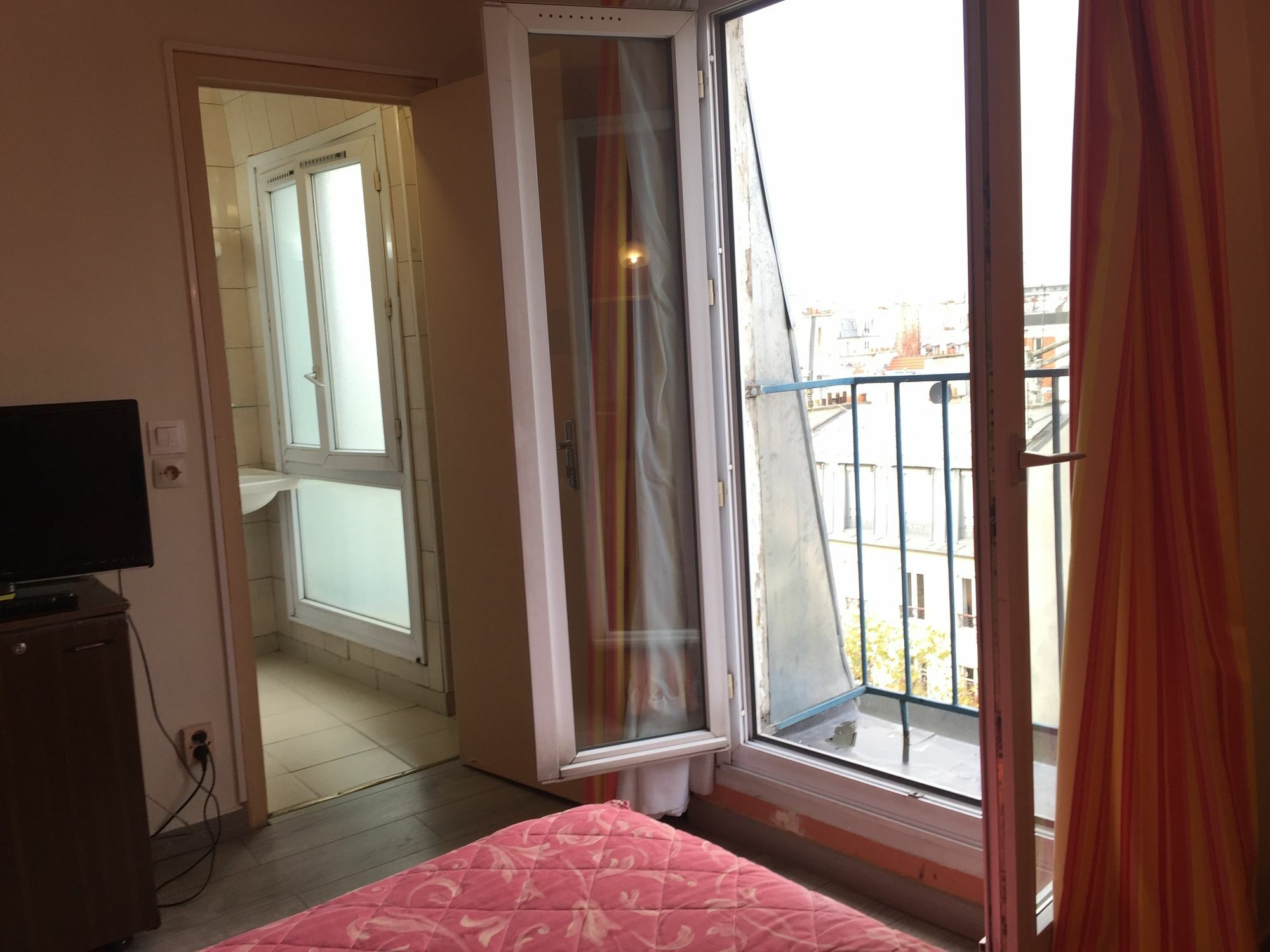 Hotel Des Pyrenees - Entre Bastille Et Nation Paris Eksteriør billede