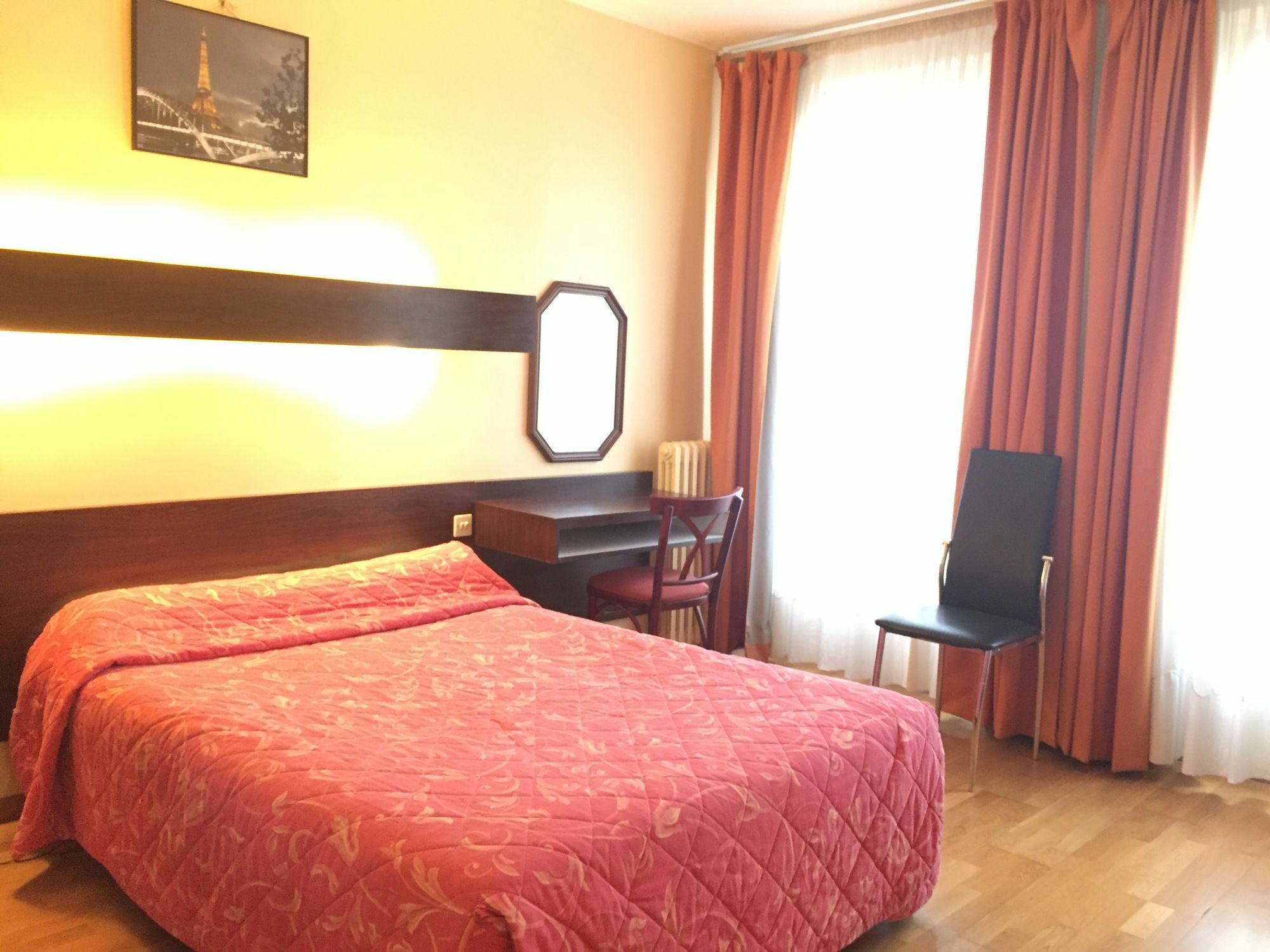 Hotel Des Pyrenees - Entre Bastille Et Nation Paris Eksteriør billede