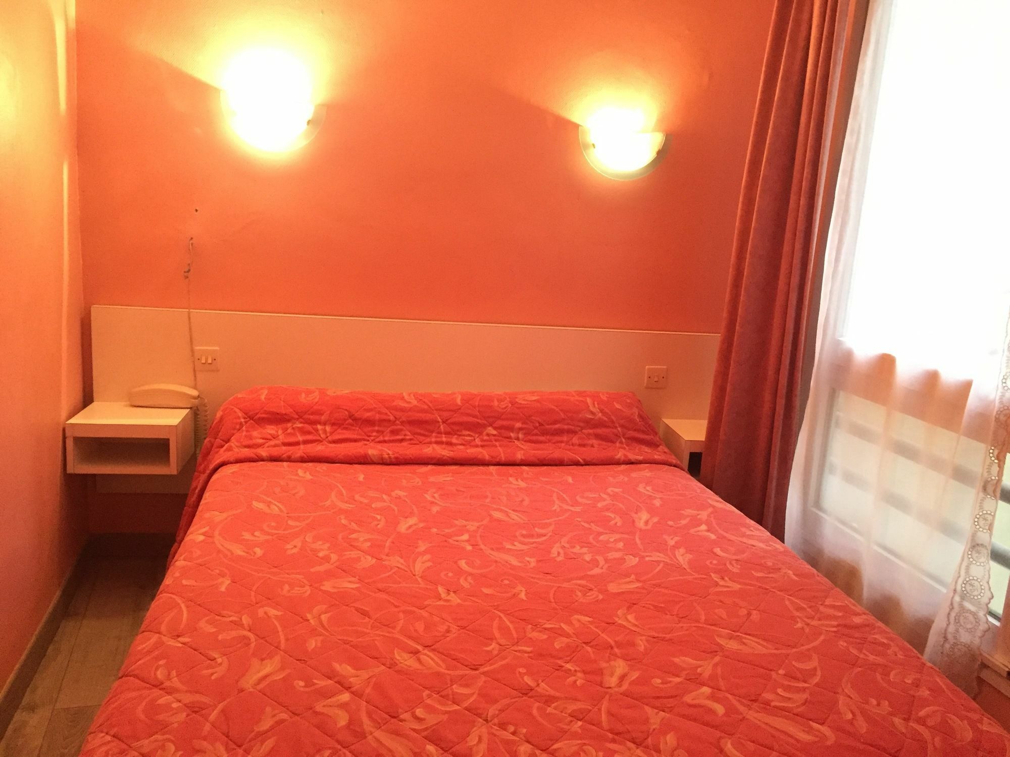 Hotel Des Pyrenees - Entre Bastille Et Nation Paris Eksteriør billede