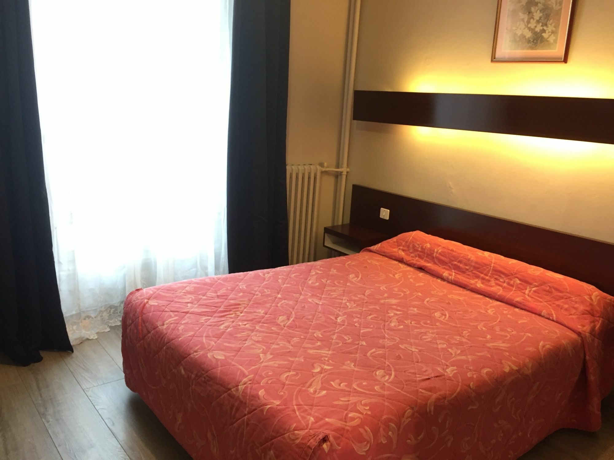 Hotel Des Pyrenees - Entre Bastille Et Nation Paris Eksteriør billede