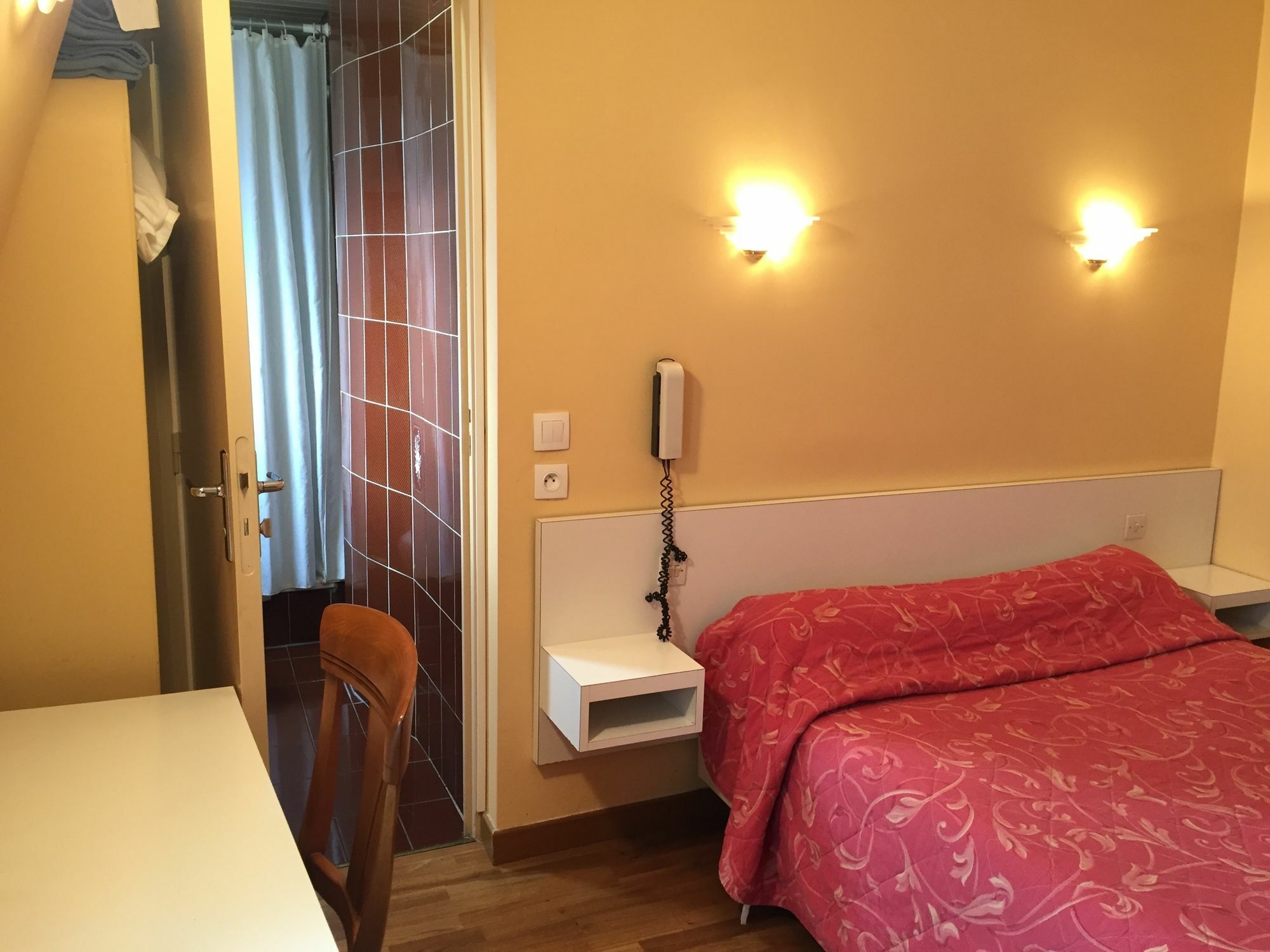 Hotel Des Pyrenees - Entre Bastille Et Nation Paris Eksteriør billede