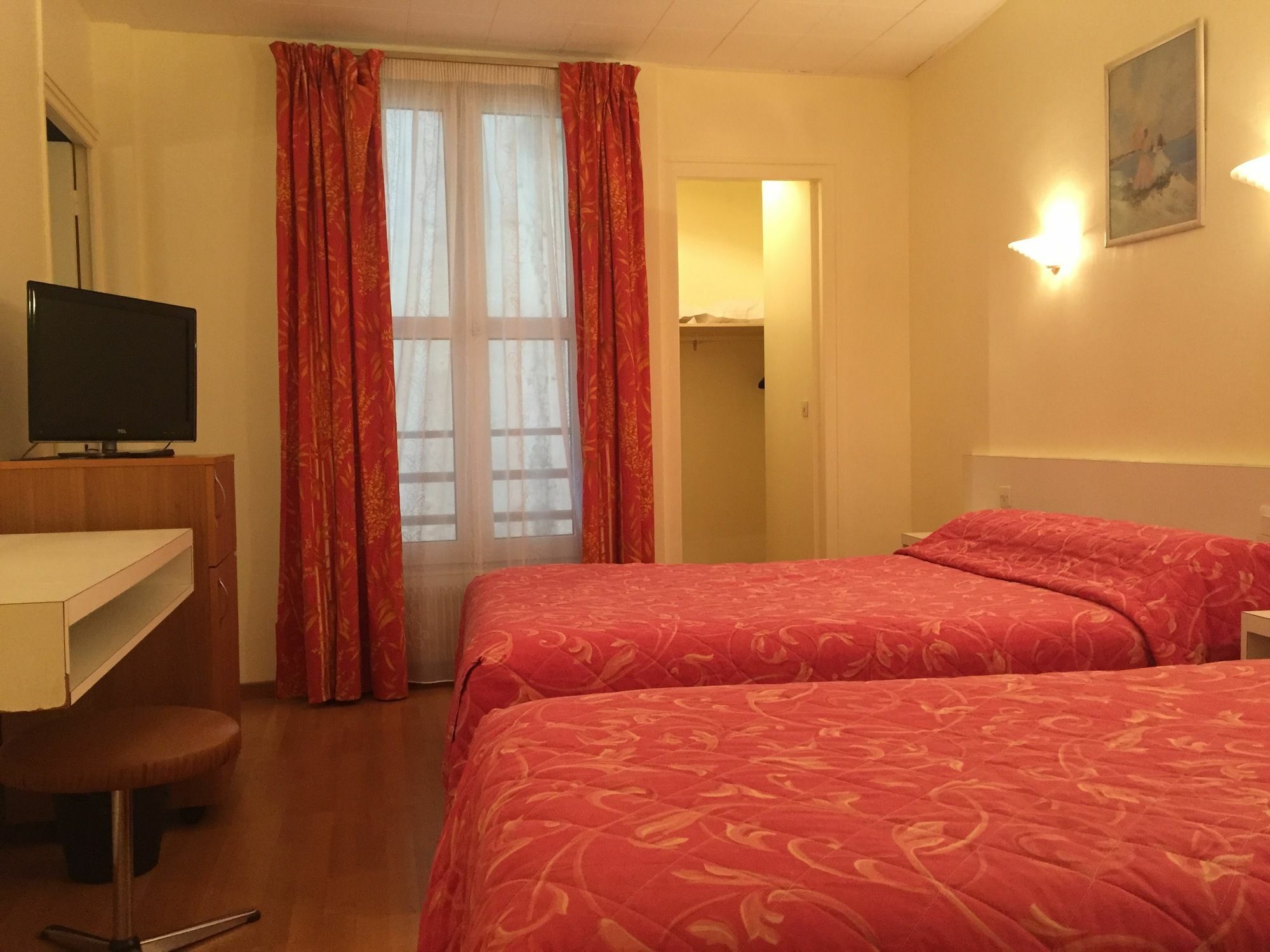 Hotel Des Pyrenees - Entre Bastille Et Nation Paris Eksteriør billede