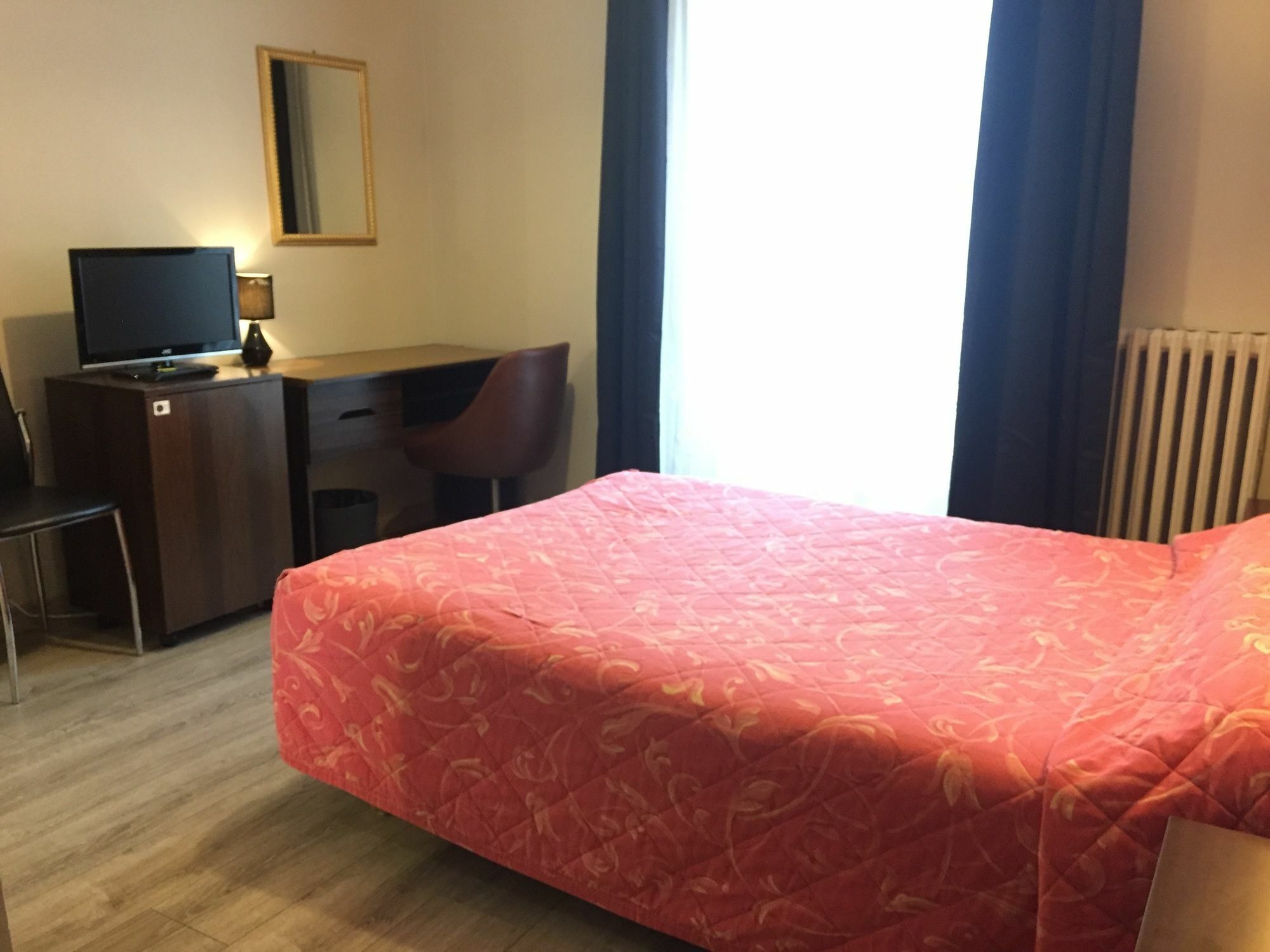 Hotel Des Pyrenees - Entre Bastille Et Nation Paris Eksteriør billede
